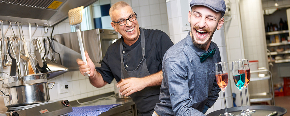 Service-Küche - Kollegen haben Spaß - SI-SUITES Hotel